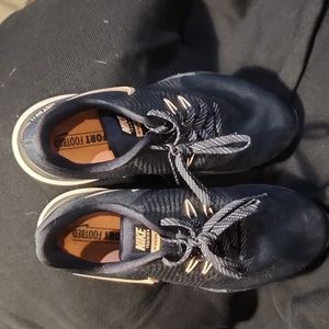 Womens Nike shoes 8.5 dark blue
